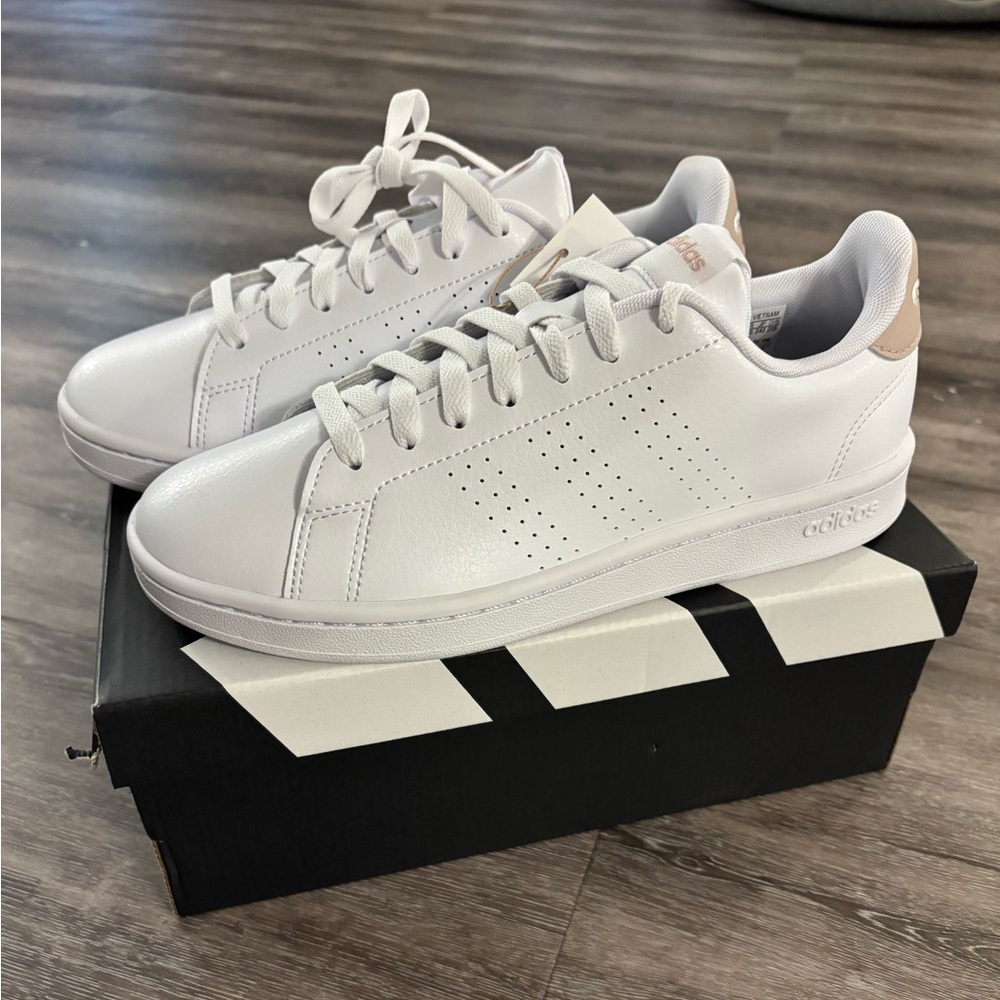 NWT Adidas Women Lifestyle Advantage Shoes - Picture 2 of 6